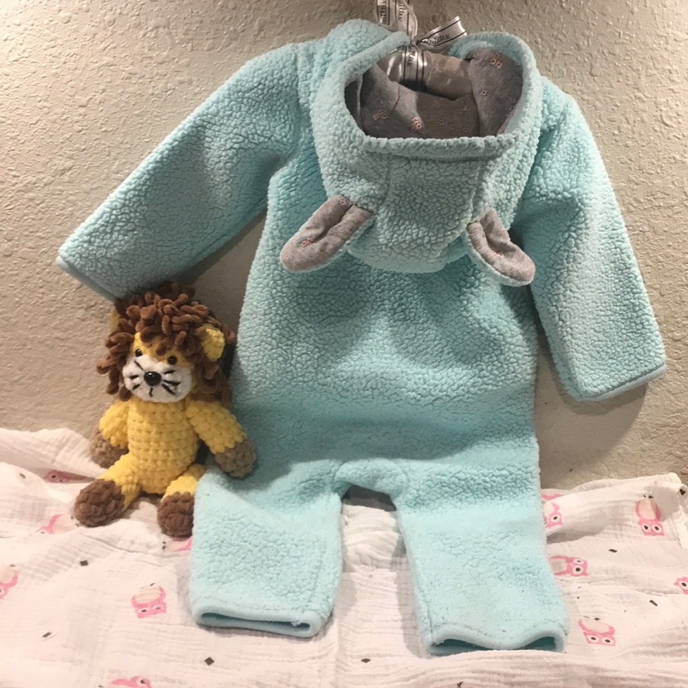 Set of 2 Carter’s Hooded Jumpsuits 12m  baby girl